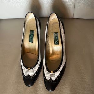 Gucci Spectator Pumps black and white leather size 38 1/2B.